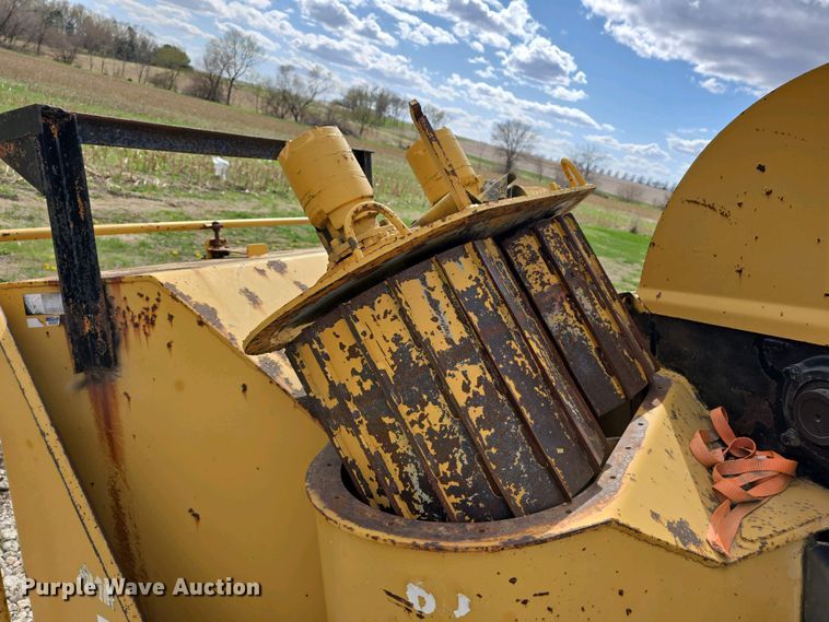 image for item DT6802 1990 Vermeer 1250BC wood chipper