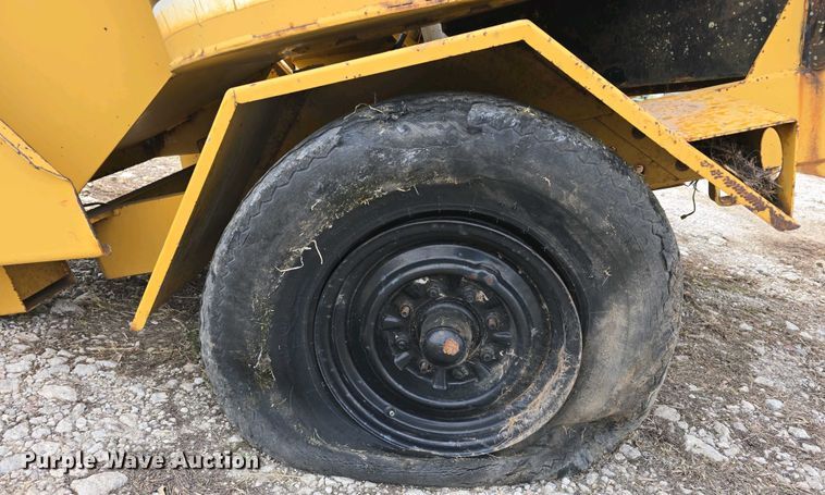 image for item DT6802 1990 Vermeer 1250BC wood chipper