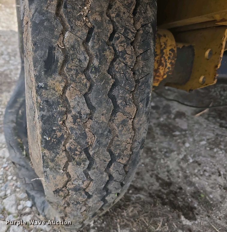 image for item DT6802 1990 Vermeer 1250BC wood chipper