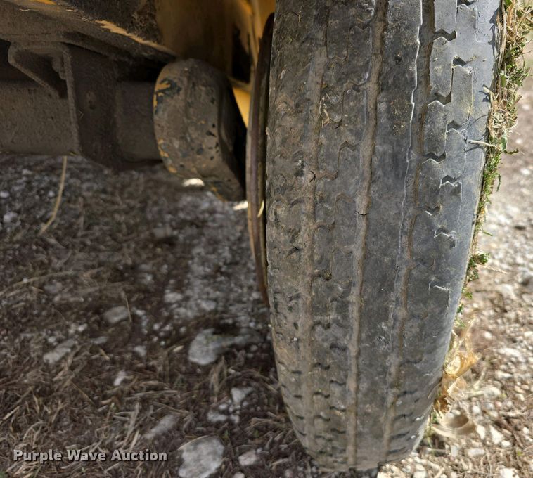 image for item DT6802 1990 Vermeer 1250BC wood chipper