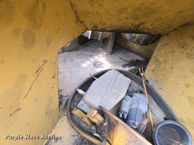 image for item DT6802 1990 Vermeer 1250BC wood chipper