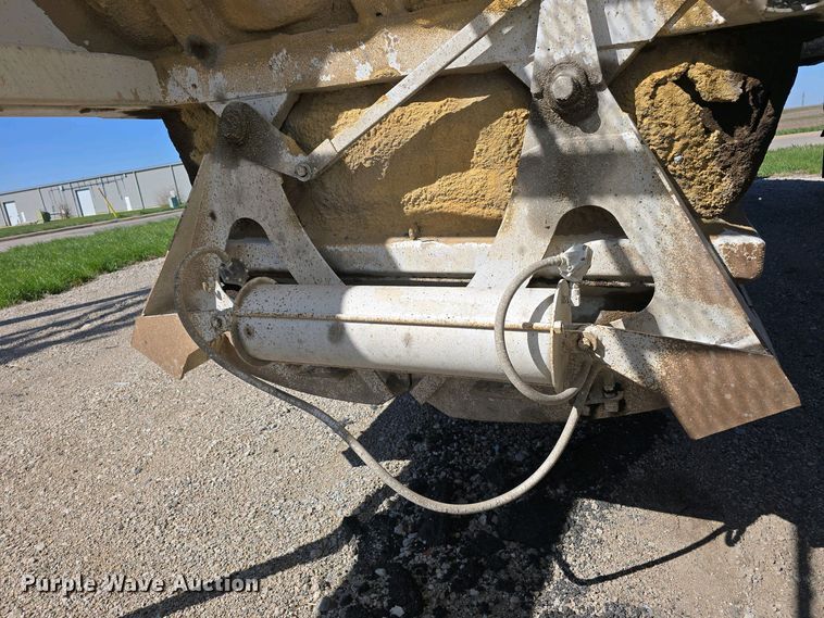 image for item DT6803 1998 Ranch Manufacturing Co. 21-42-3 bottom dump trailer