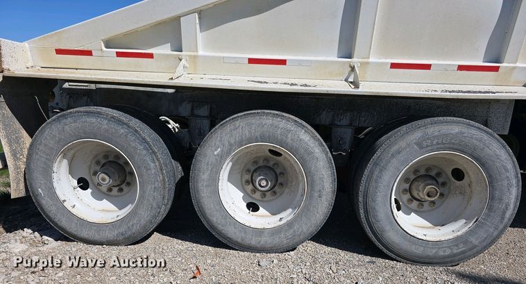 image for item DT6803 1998 Ranch Manufacturing Co. 21-42-3 bottom dump trailer