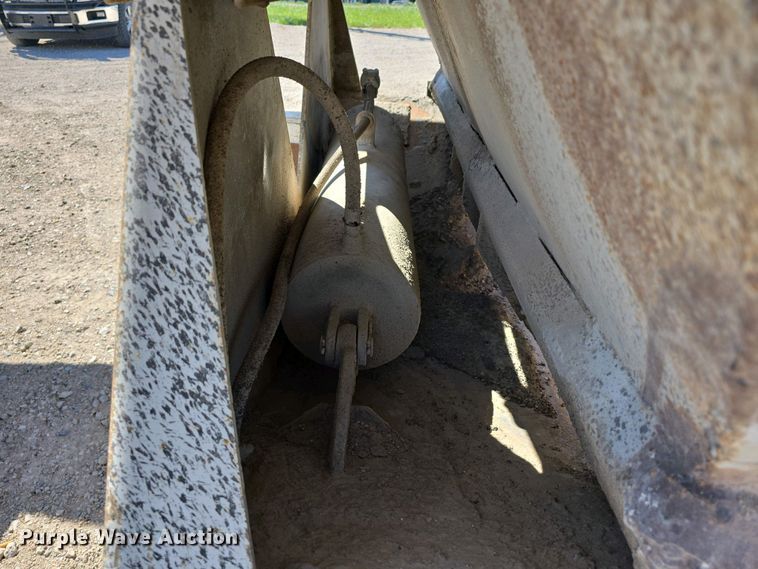 image for item DT6804 1995 R-Way Corporation bottom dump trailer