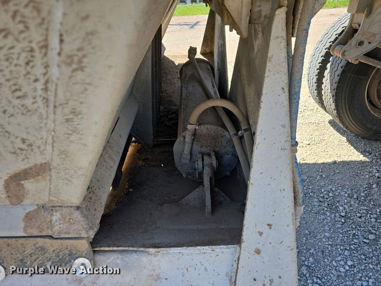 image for item DT6804 1995 R-Way Corporation bottom dump trailer