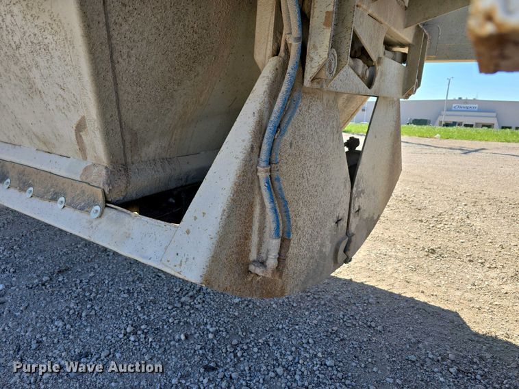 image for item DT6804 1995 R-Way Corporation bottom dump trailer