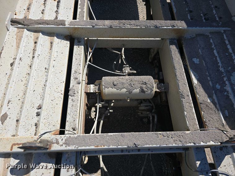 image for item DT6804 1995 R-Way Corporation bottom dump trailer