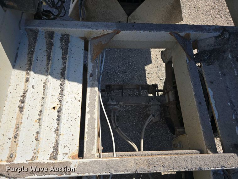 image for item DT6804 1995 R-Way Corporation bottom dump trailer