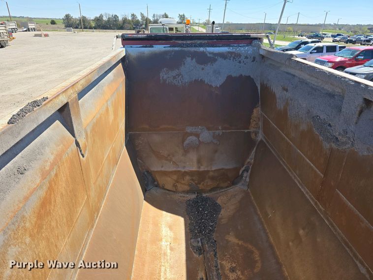 image for item DT6804 1995 R-Way Corporation bottom dump trailer