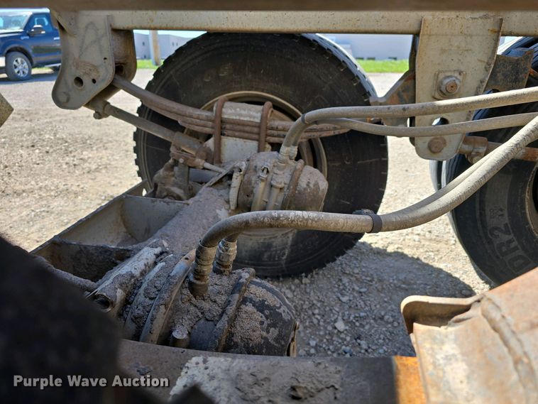 image for item DT6804 1995 R-Way Corporation bottom dump trailer