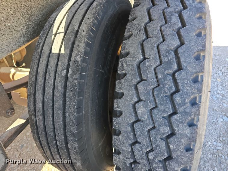 image for item DT6804 1995 R-Way Corporation bottom dump trailer