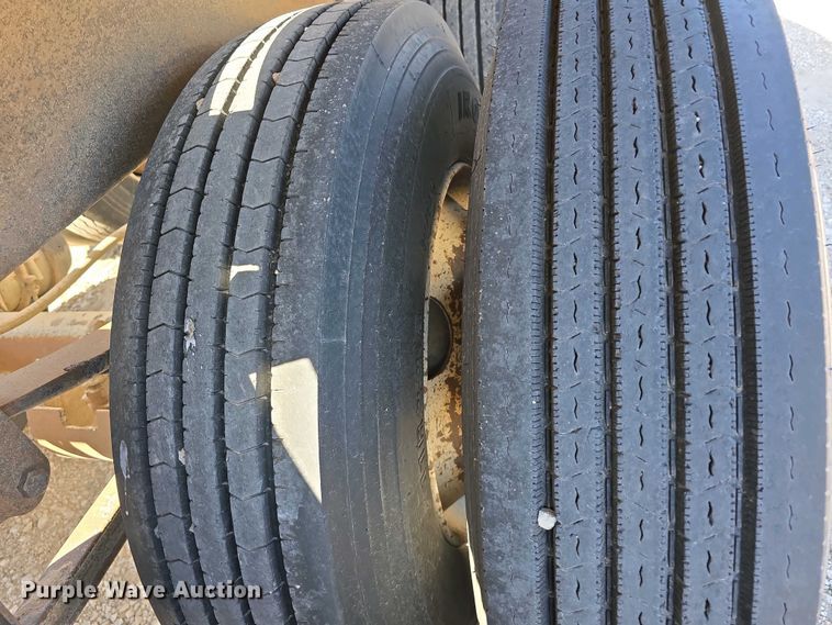 image for item DT6804 1995 R-Way Corporation bottom dump trailer