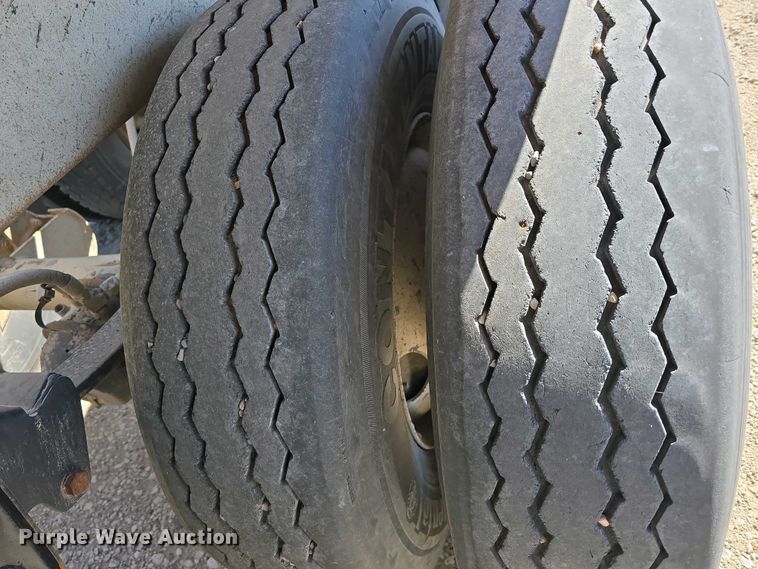 image for item DT6804 1995 R-Way Corporation bottom dump trailer