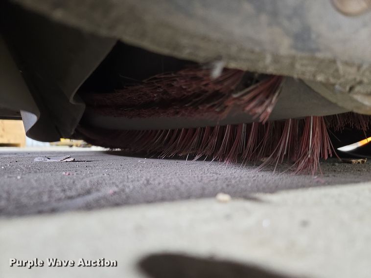 image for item DT7094 2003 American-Lincoln MPV60 sweeper