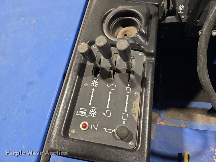 image for item DT7094 2003 American-Lincoln MPV60 sweeper