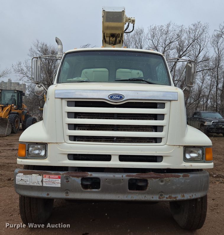 image for item DT7107 1997 Ford LT8501 Louisville crane truck