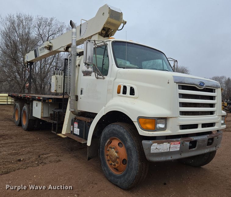 image for item DT7107 1997 Ford LT8501 Louisville crane truck