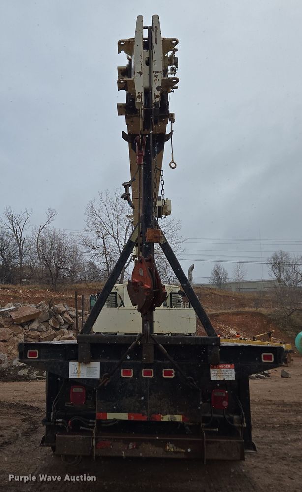 image for item DT7107 1997 Ford LT8501 Louisville crane truck