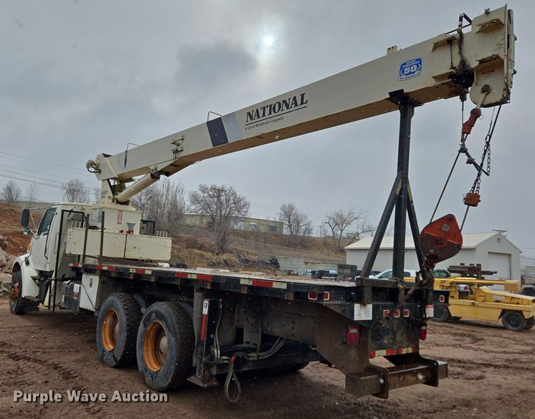 image for item DT7107 1997 Ford LT8501 Louisville crane truck