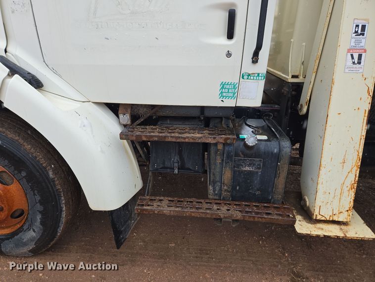 image for item DT7107 1997 Ford LT8501 Louisville crane truck