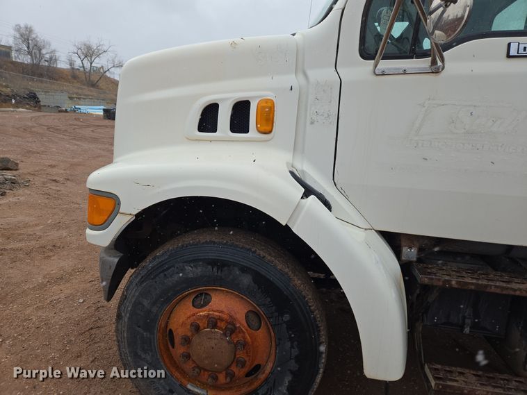 image for item DT7107 1997 Ford LT8501 Louisville crane truck