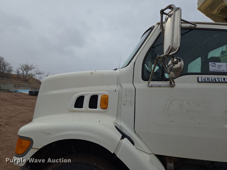 image for item DT7107 1997 Ford LT8501 Louisville crane truck