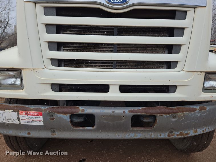 image for item DT7107 1997 Ford LT8501 Louisville crane truck