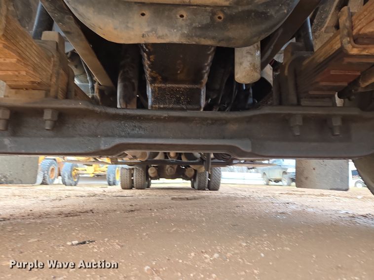 image for item DT7107 1997 Ford LT8501 Louisville crane truck