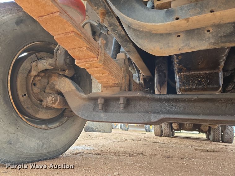 image for item DT7107 1997 Ford LT8501 Louisville crane truck