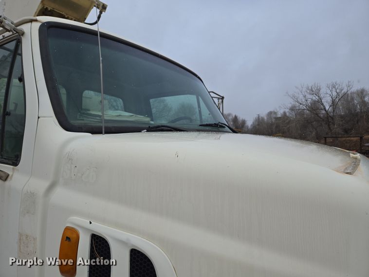 image for item DT7107 1997 Ford LT8501 Louisville crane truck