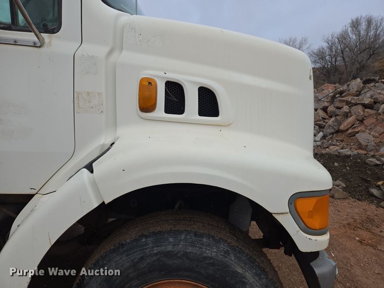 image for item DT7107 1997 Ford LT8501 Louisville crane truck