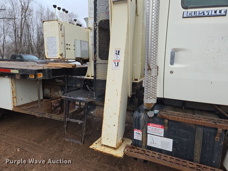 image for item DT7107 1997 Ford LT8501 Louisville crane truck