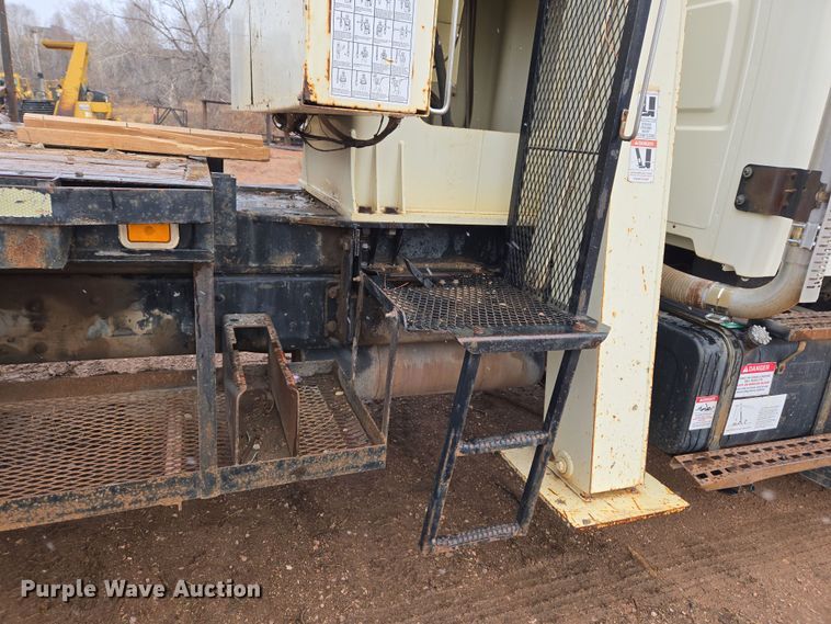 image for item DT7107 1997 Ford LT8501 Louisville crane truck