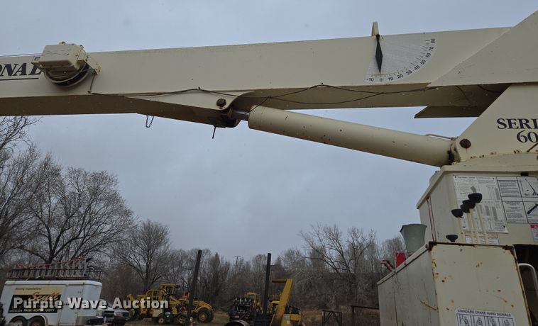 image for item DT7107 1997 Ford LT8501 Louisville crane truck