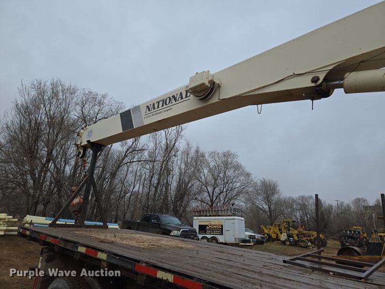 image for item DT7107 1997 Ford LT8501 Louisville crane truck