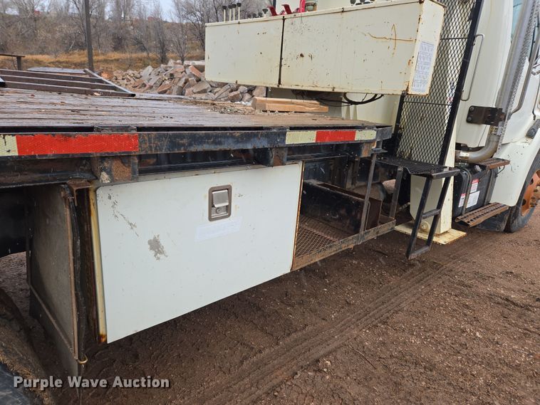 image for item DT7107 1997 Ford LT8501 Louisville crane truck