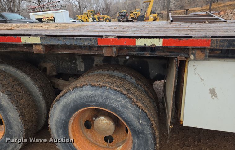 image for item DT7107 1997 Ford LT8501 Louisville crane truck