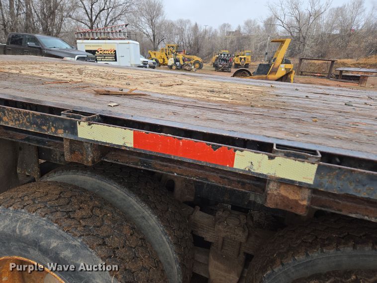 image for item DT7107 1997 Ford LT8501 Louisville crane truck