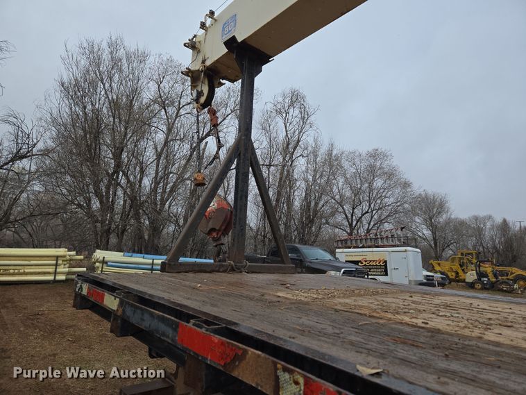 image for item DT7107 1997 Ford LT8501 Louisville crane truck