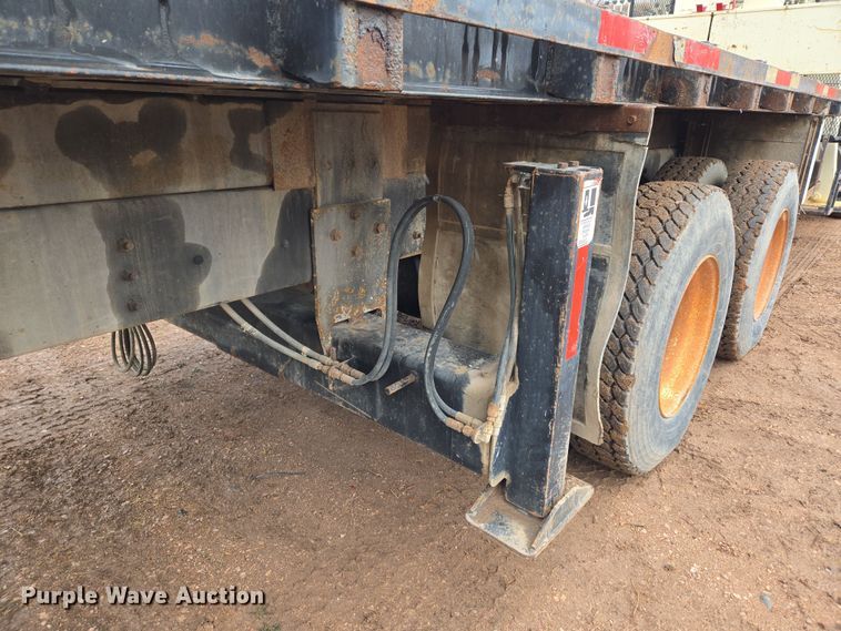 image for item DT7107 1997 Ford LT8501 Louisville crane truck