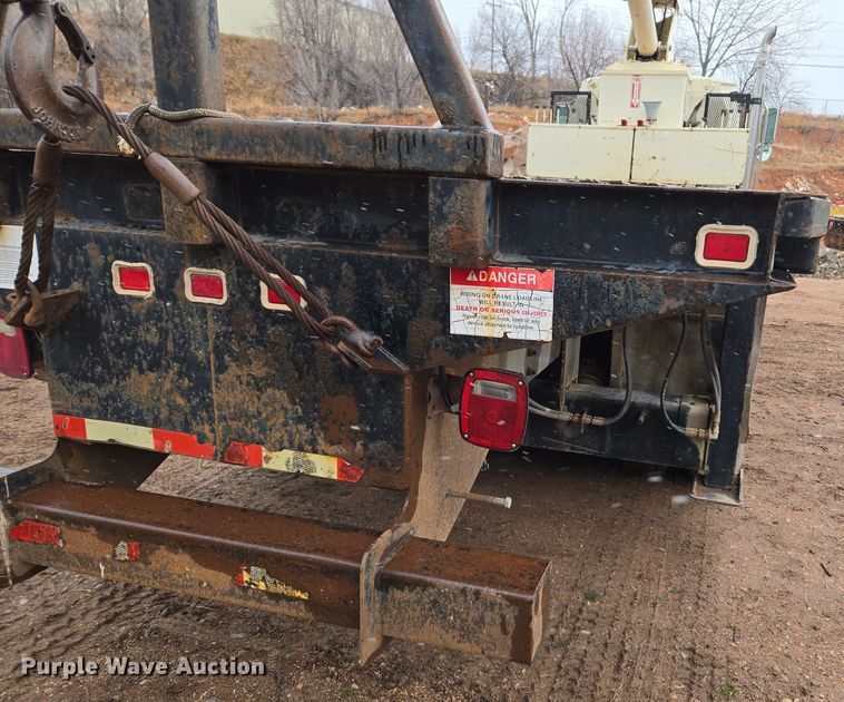 image for item DT7107 1997 Ford LT8501 Louisville crane truck