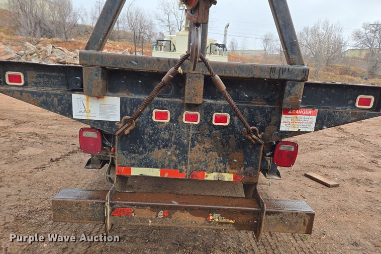 image for item DT7107 1997 Ford LT8501 Louisville crane truck