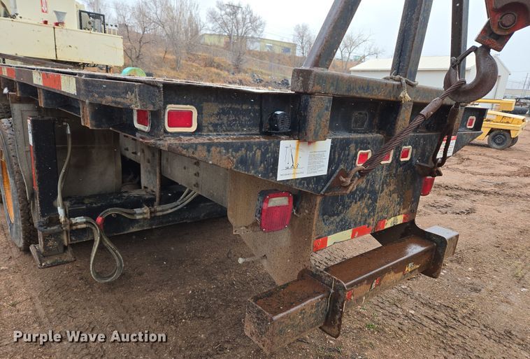 image for item DT7107 1997 Ford LT8501 Louisville crane truck