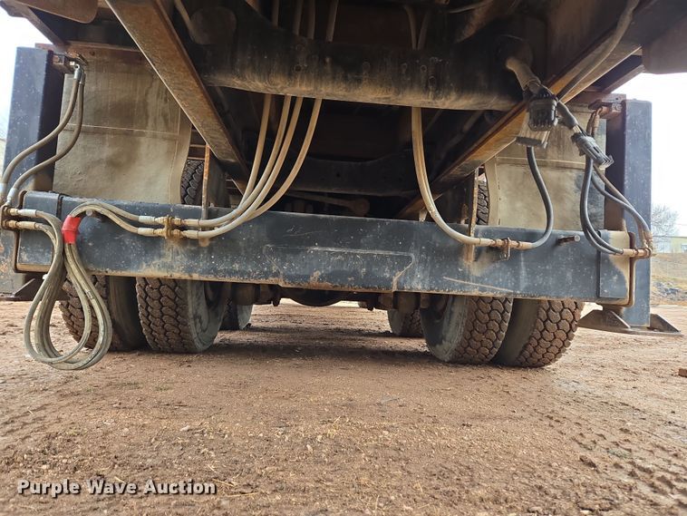 image for item DT7107 1997 Ford LT8501 Louisville crane truck