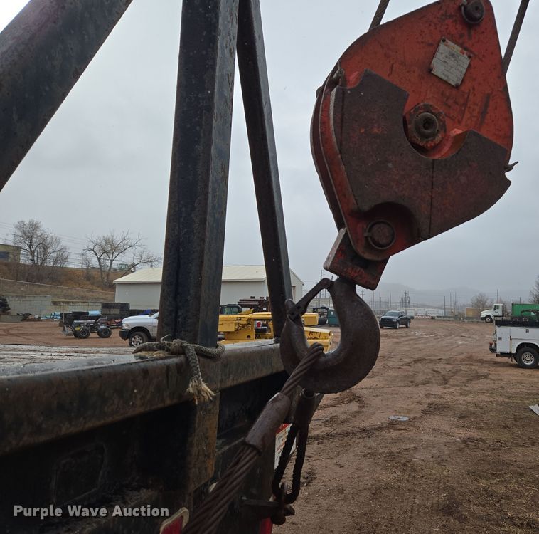 image for item DT7107 1997 Ford LT8501 Louisville crane truck