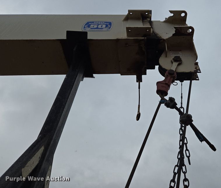 image for item DT7107 1997 Ford LT8501 Louisville crane truck