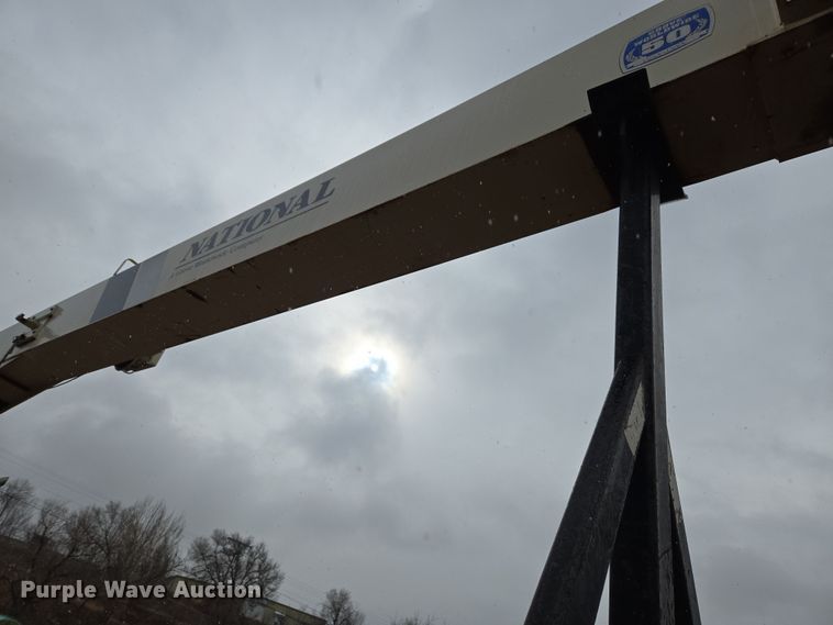 image for item DT7107 1997 Ford LT8501 Louisville crane truck