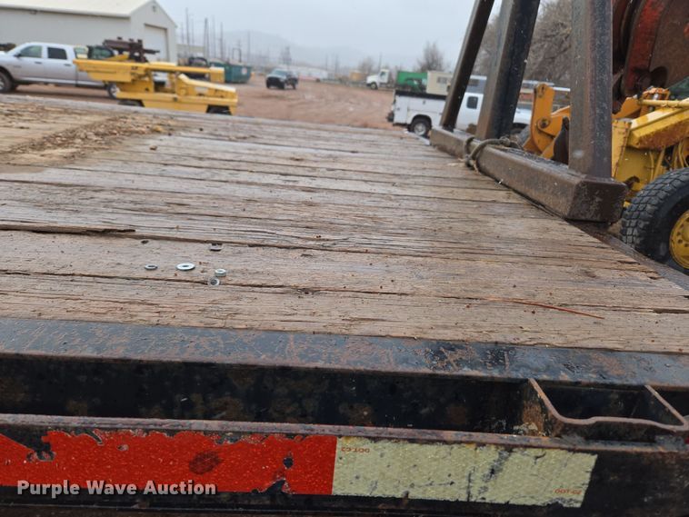 image for item DT7107 1997 Ford LT8501 Louisville crane truck