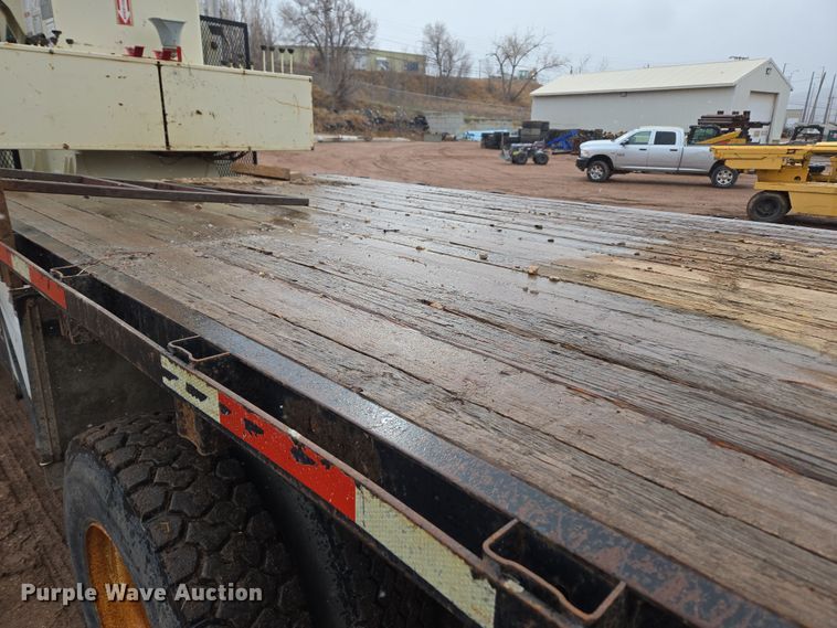 image for item DT7107 1997 Ford LT8501 Louisville crane truck