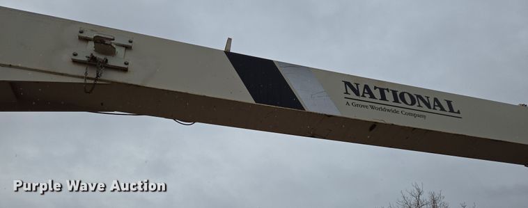 image for item DT7107 1997 Ford LT8501 Louisville crane truck